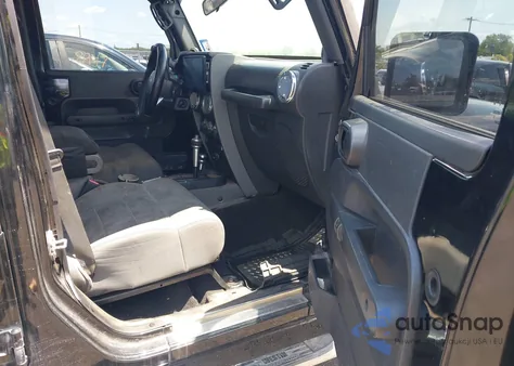 2009 Jeep Wrangler Unlimited Sahara z USA, uszkodzony, nr VIN 1J4GA59109L740206